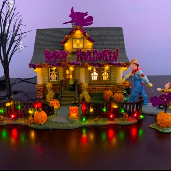 SOLD!!! Dept 56 Halloween "1031 Trick or Treat Drive" Retired - Picture 3 of 17